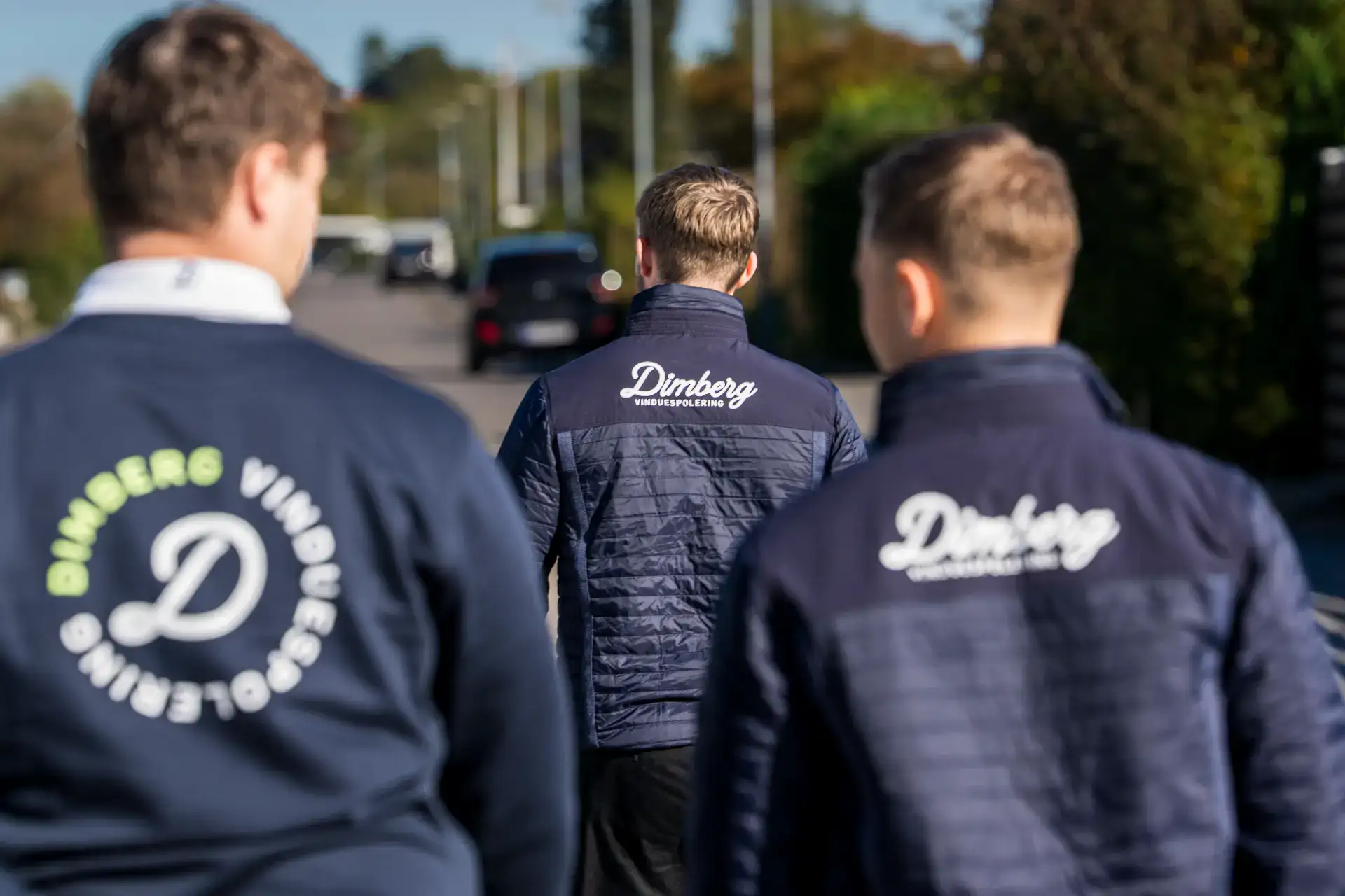Team fra Dimberg ApS klar til at rense vinduer.